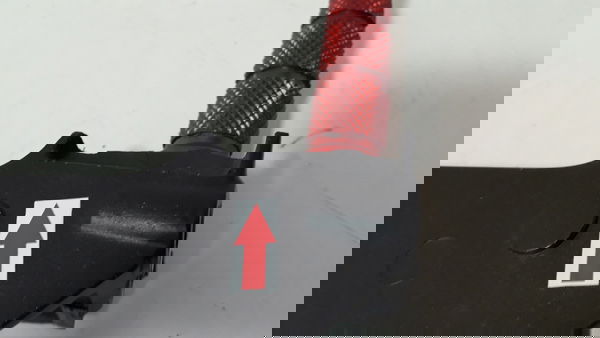 Bacalhau Direito Kawasaki Er6n 15/17 Original Quebrado 40639