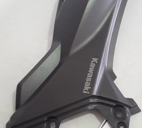 Carenagem Lateral Rabeta L/d Versys 300 2017 Original (493) Não Se Aplica