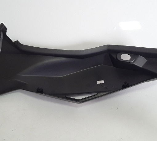 Carenagem Lateral Rabeta L/d Versys 300 2017 Original (493) Não Se Aplica