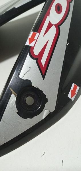 Carenagem Aba Lateral Esq Honda Bros 06/07 Orig Avaria 15047