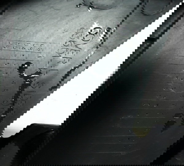 Carenagem Lateral Esq Honda Bros 150 03/08 Ori 31497 Avaria Preto