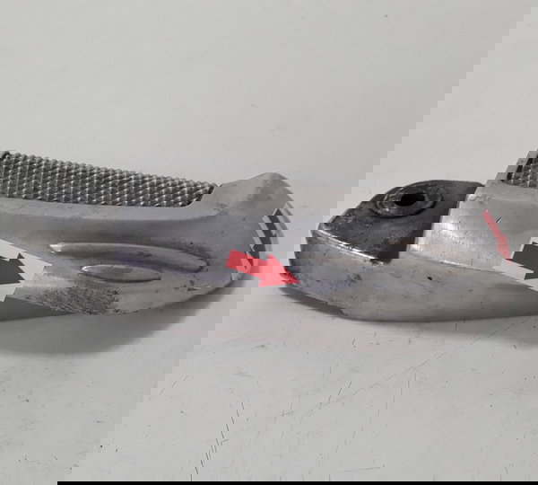 Pedaleira Traseira Honda Pcx 150 13/18 L/e Ori Detalhe 43904