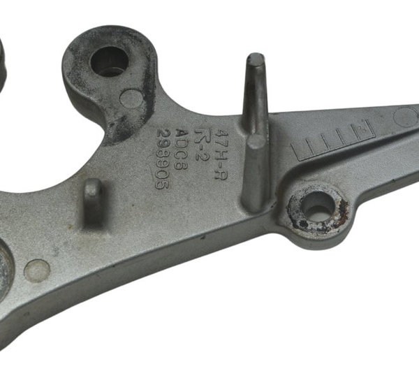 Suporte Pedaleira Diant Direita Suzuki Gsx-r Srad 1000 11-16 Prateado