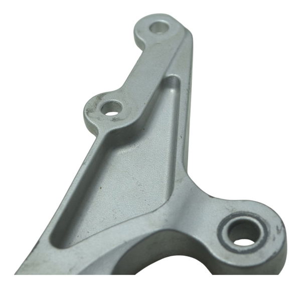 Suporte Pedaleira Diant Direita Suzuki Gsx-r Srad 1000 11-16 Prateado