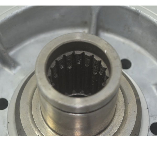 Cubo Embreagem C/ Detalhes Harley Softail Fat Boy 12-15 Orig