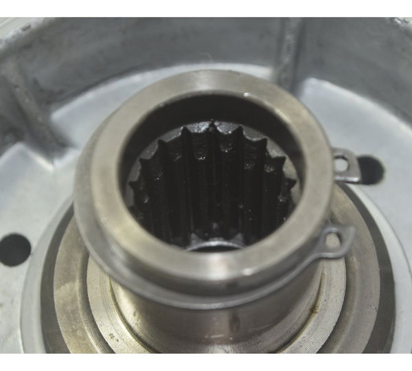 Cubo Embreagem C/ Detalhes Harley Softail Fat Boy 12-15 Orig