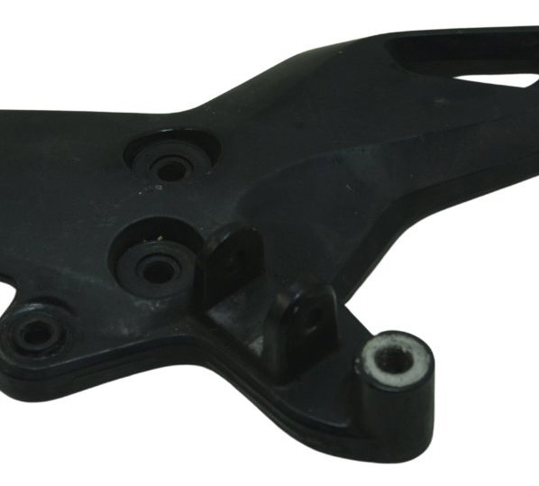 Suporte Pedaleira Dianteira Esq Suzuki Gsx 1300 B King 09-16 Preto