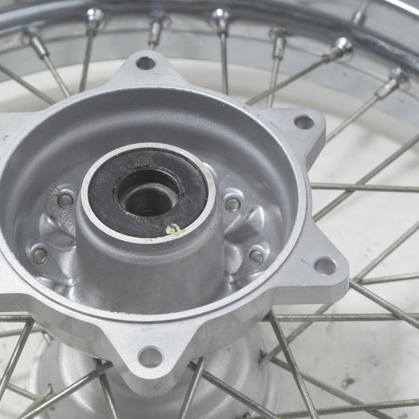 Roda Traseira C/ Detalhes Honda Xre 190 19-24 Original Roda Traseira C/ Detalhes Honda Xre 190 19-24 Original