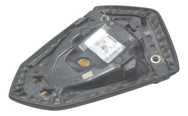 Banco Traseiro C/avaria Kawasaki Ninja 300 13-18 Original Preto Banco Traseiro C/avaria Kawasaki Ninja 300 13-18 Original Preto