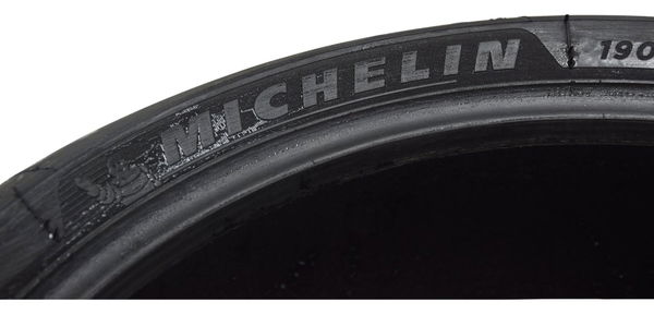 Pneu C/ Reparo Michelin Road5 190/50 Zr 17