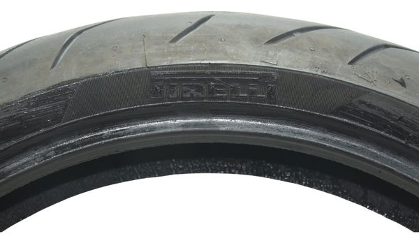 Pneu C/ Detalhes Pirelli Diablo Rosso Ii 120/70 Zr 17