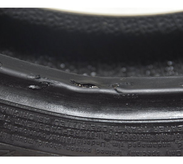 Pneu C/ Detalhes Pirelli Diablo Rosso Ii 120/70 Zr 17