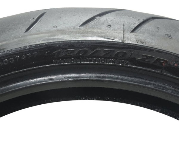 Pneu C/ Detalhes Pirelli Diablo Rosso Ii 120/70 Zr 17