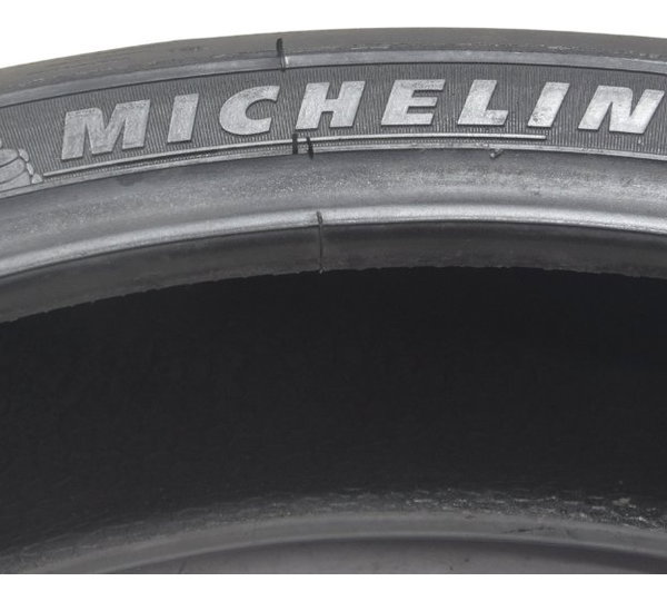 Pneu C/ Avaria Michelin Road 5 120/70 Zr17