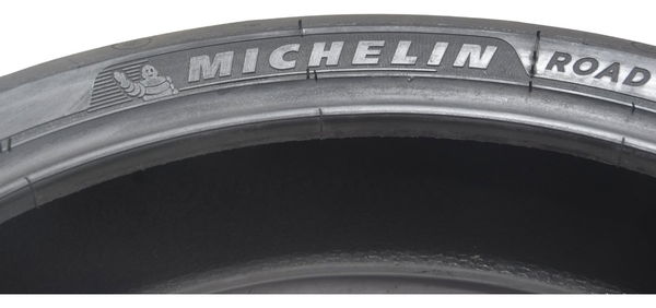 Pneu C/ Avaria Michelin Road 5 120/70 Zr17