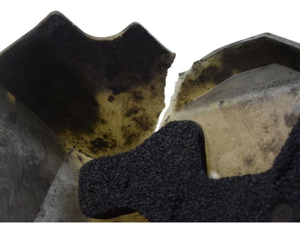 Tampa Pinhão C/ Avaria Suzuki Gsx Bandit 650n 09-11 Original Cinza Tampa Pinhão C/ Avaria Suzuki Gsx Bandit 650n 09-11 Original Cinza