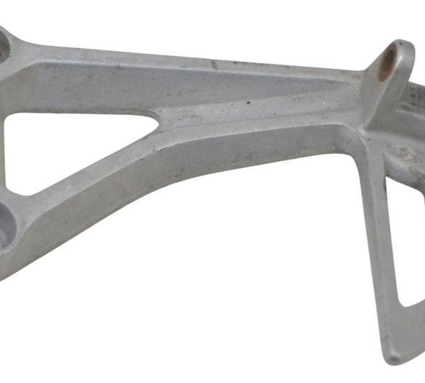 Suporte Pedaleira Traseira Dir Honda Cb 650 F 15-18 Original Prateado