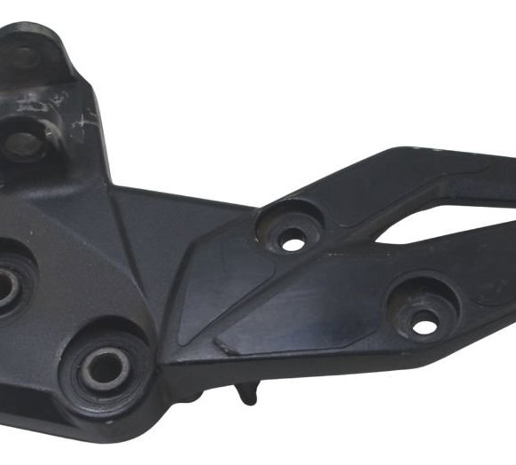 Suporte Pedaleira Dianteira Direita Suzuki Gsx-s 750 18-23 Preto
