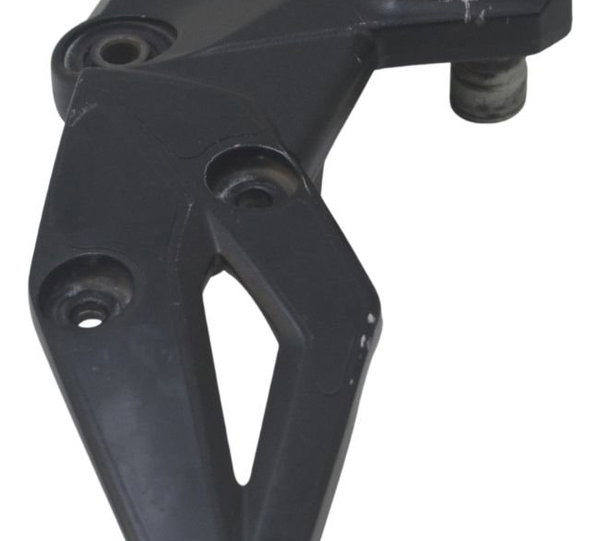 Suporte Pedaleira Dianteira Direita Suzuki Gsx-s 750 18-23 Preto