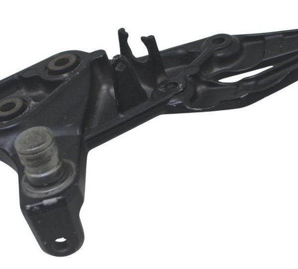 Suporte Pedaleira Dianteira Direita Suzuki Gsx-s 750 18-23 Preto