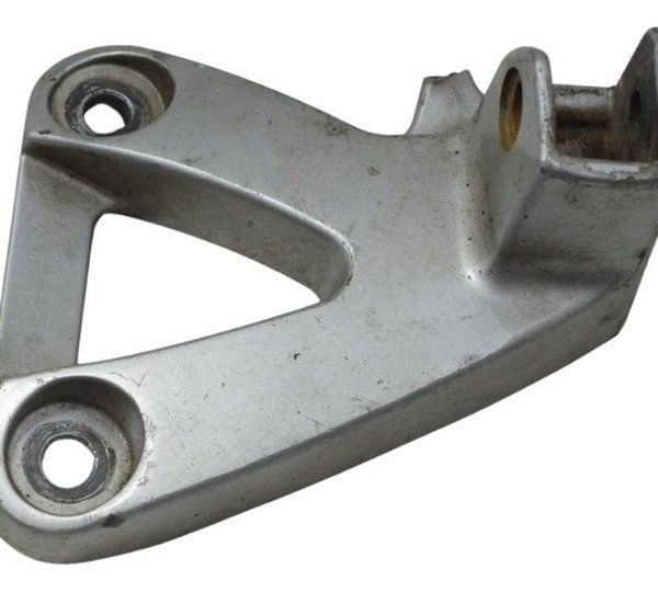Suporte Pedal Tras Esq C/avaria Suzuki Gsx 750f Monica99-08 Cinza