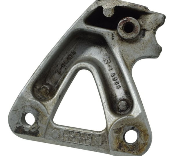 Suporte Pedal Tras Esq C/avaria Suzuki Gsx 750f Monica99-08 Cinza