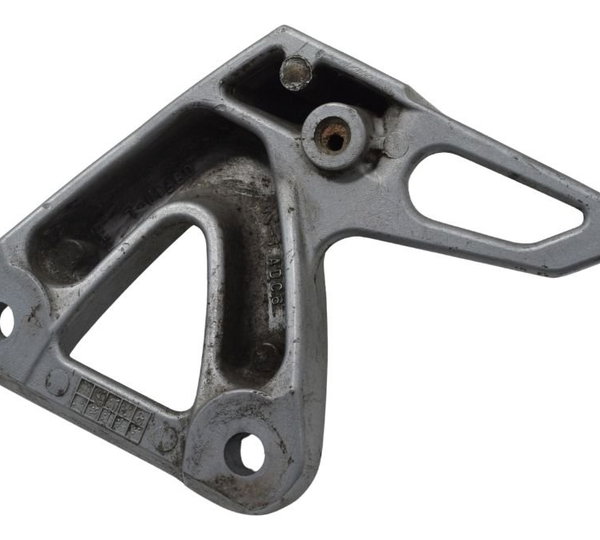 Suporte Pedal Tras Esq Suzuki Gsx 750f Monica 99-08 Original Cinza