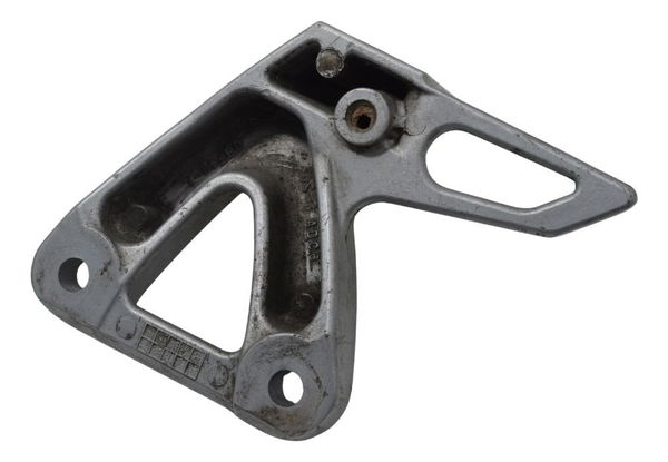 Suporte Pedal Tras Esq Suzuki Gsx 750f Monica 99-08 Original - Cinza