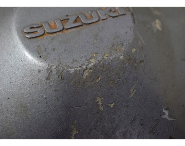 Tampa Motor Esquerdo C/det Suzuki Gsx 750f Monica 99-08 Orig