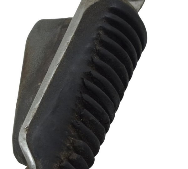 Pedaleira Diant Esq C/det Suzuki Gsx 750f Monica 99-08 Orig