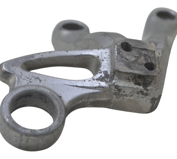 Suporte Pedaleira Tras Dir C/avaria Suzuki Bandit 1250 09-11 Cinza