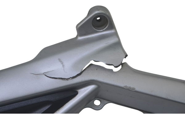 Quadro B Esq C/ Avaria Triumph Street Triple 765 Rs 18-23