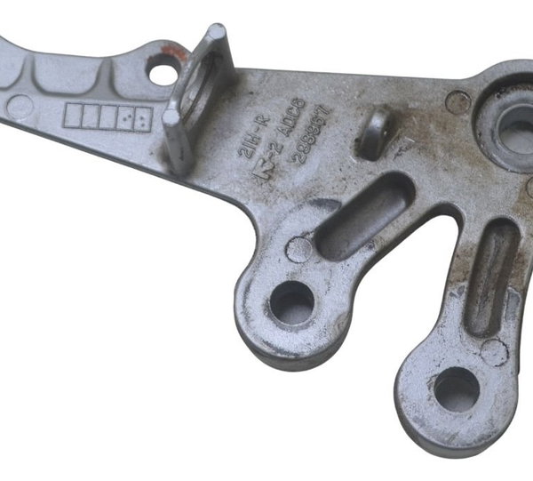 Suporte Pedaleira Dianteira Dir Suzuki Gsx-r Srad 1000 06-07