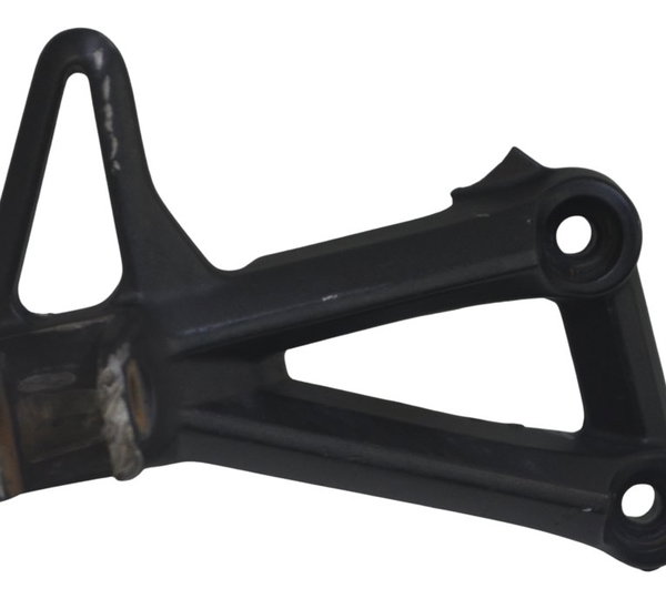Suporte Pedaleira Traseira Dir C/avaria Yamaha Mt 09 15-18