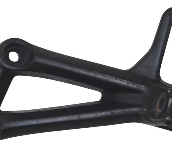 Suporte Pedaleira Traseira Esquerda Yamaha Mt 09 15-18 Origi