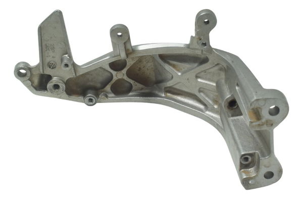 Suporte Pedaleira Traseira Esq Yamaha Xt 1200z Super Tenere Prateado