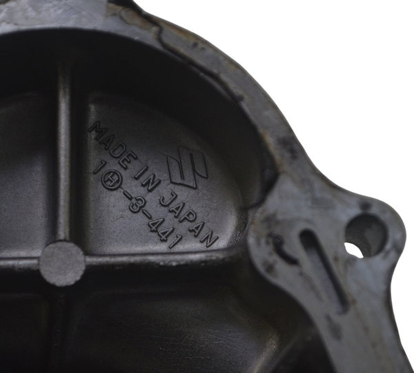 Tampa Estator Motor Esq C/detal Suzuki Gs 500 97-09 Original Cinza-escuro