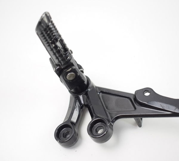 Bacalhau Dianteiro Direito C Pedaleira Gsx-r Srad 1000 08-10