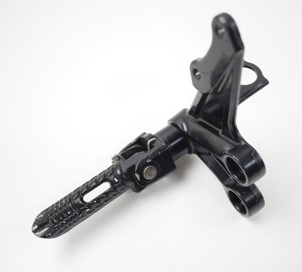 Bacalhau Dianteiro Direito C Pedaleira Gsx-r Srad 1000 08-10