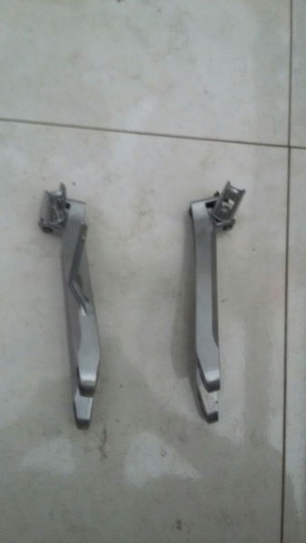 Bacalhau Traseiro Par C/pedaleira Cbr 600rr 03/06 Original