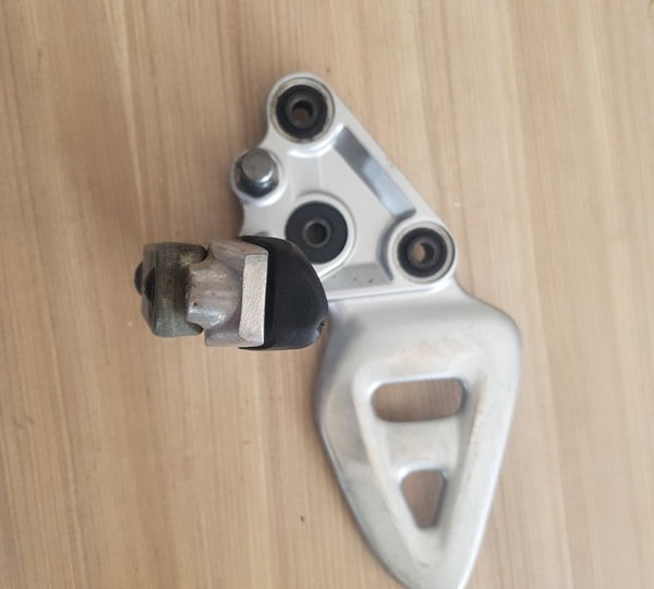 Suporte C/pedaleira Esquerdo Bacalhau Hayabusa 00/07