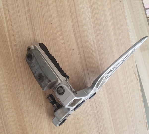 Suporte C/pedaleira Esquerdo Bacalhau Hayabusa 00/07