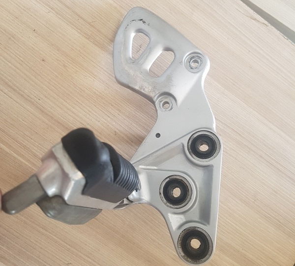 Bacalhau Diant C/pedaleira Suporte Direito Hayabusa 00/08