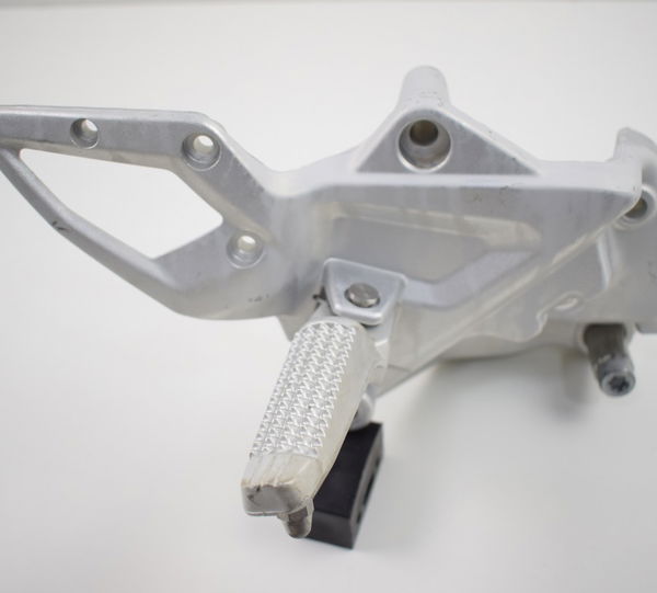 Bacalhau Dianteiro Direito C/pedaleira Bmw F 800r F800 14/18