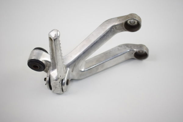 Bacalhau Traseiro Direito C/pedaleira Cbr 900rr 96-99 Orig.