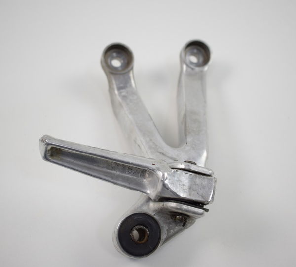 Bacalhau Traseiro Direito C/pedaleira Cbr 900rr 96-99 Orig.