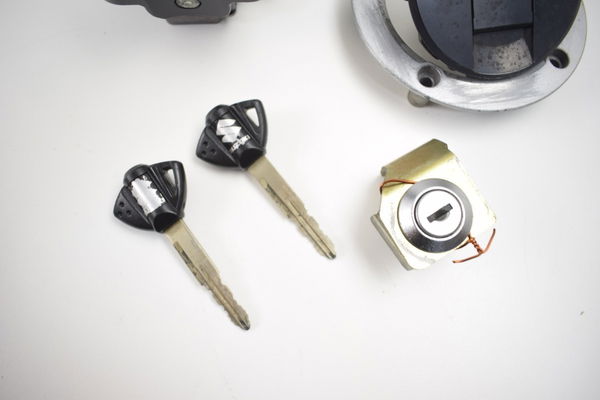 Kit Chave Ignição Tampa Trava Gsx-r Srad 1000 11-16 Original