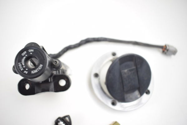 Kit Chave Ignição Tampa Trava Gsx-r Srad 1000 11-16 Original