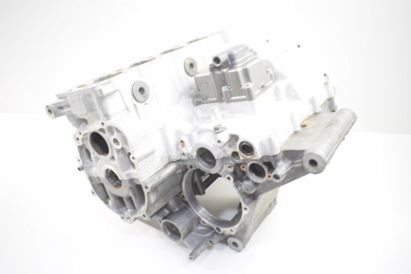 Bloco Carcaça Motor (par) Suzuki Srad 750 11-14 Nfe Baixa
