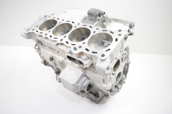 Bloco Carcaça Motor (par) Suzuki Srad 750 11-14 Nfe Baixa